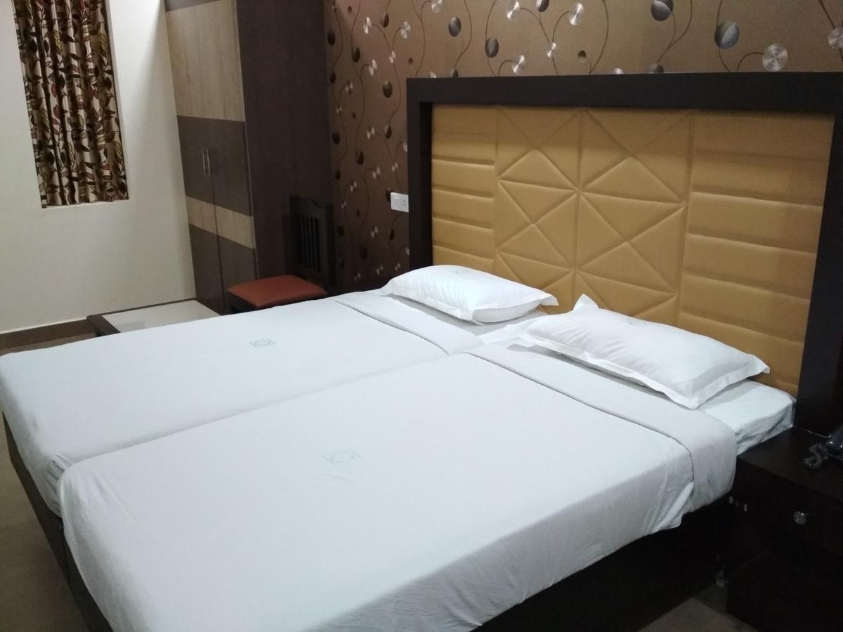 Hotel Rukmini Alwaye Exterior photo