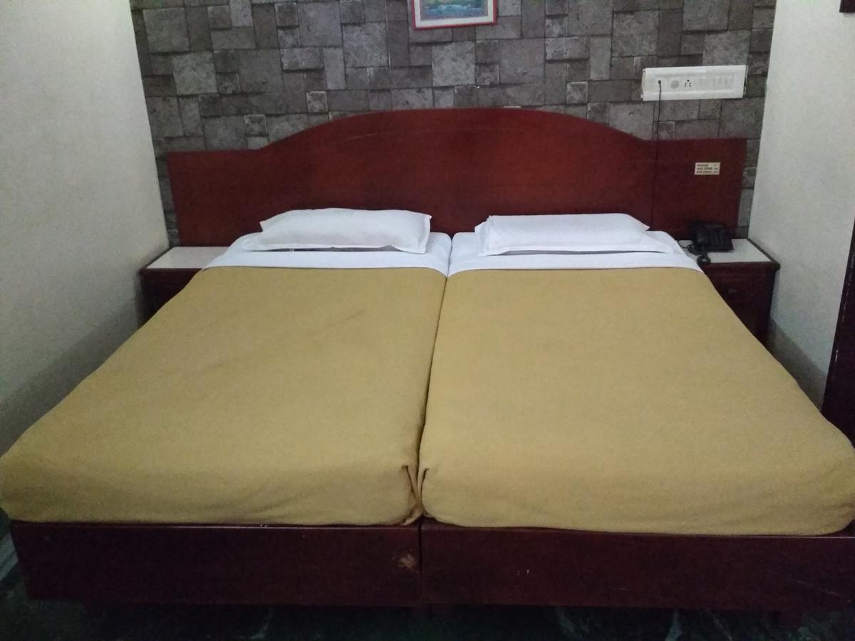 Hotel Rukmini Alwaye Exterior photo