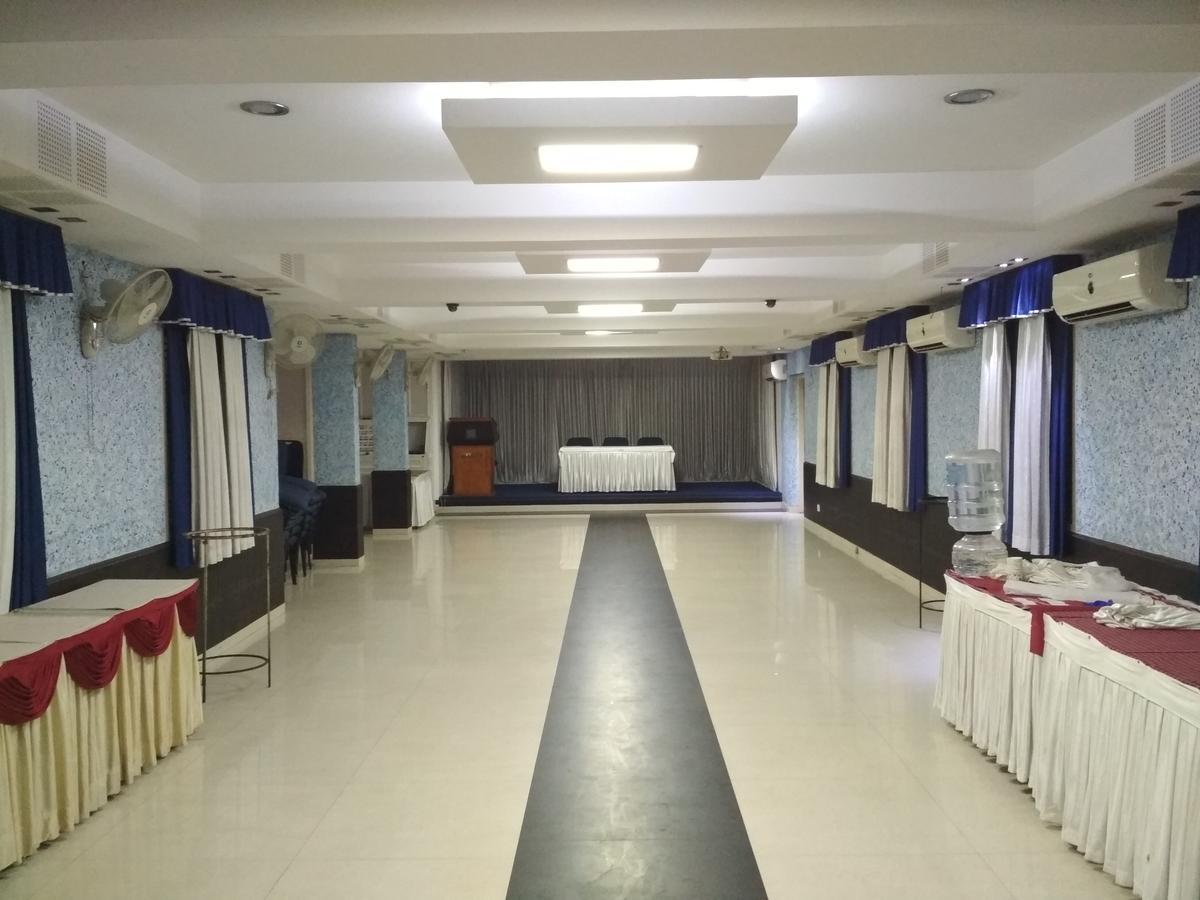 Hotel Rukmini Alwaye Exterior photo