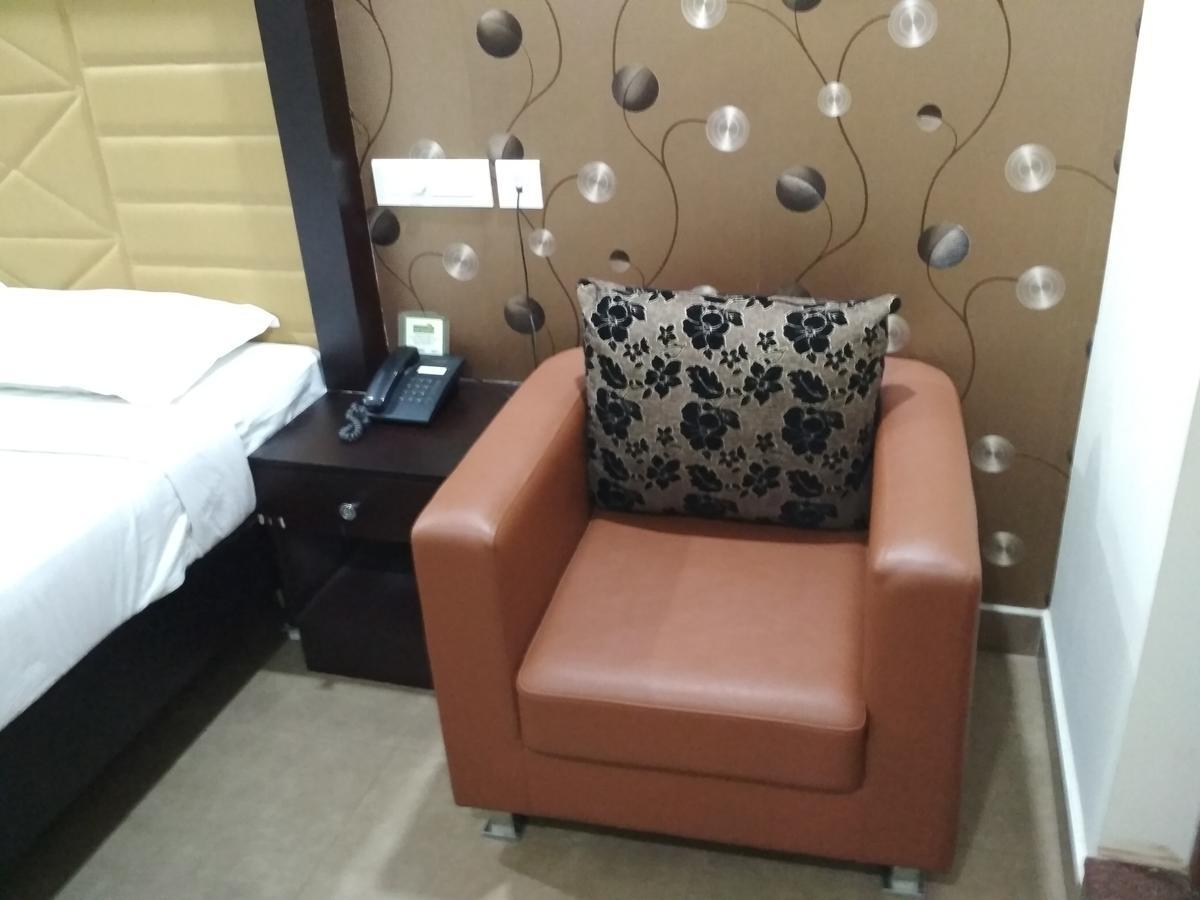 Hotel Rukmini Alwaye Exterior photo